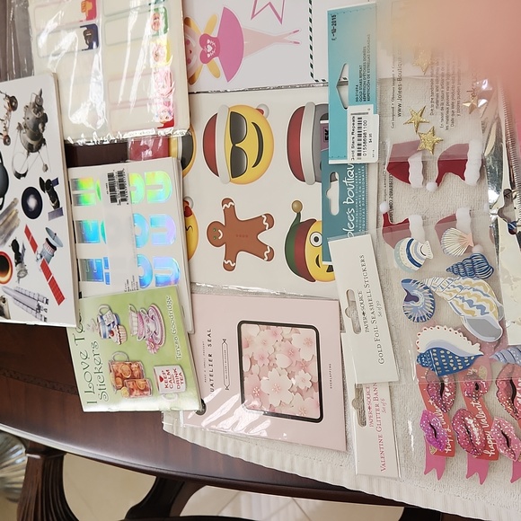 Stickers & Labels - Picture 7 of 9